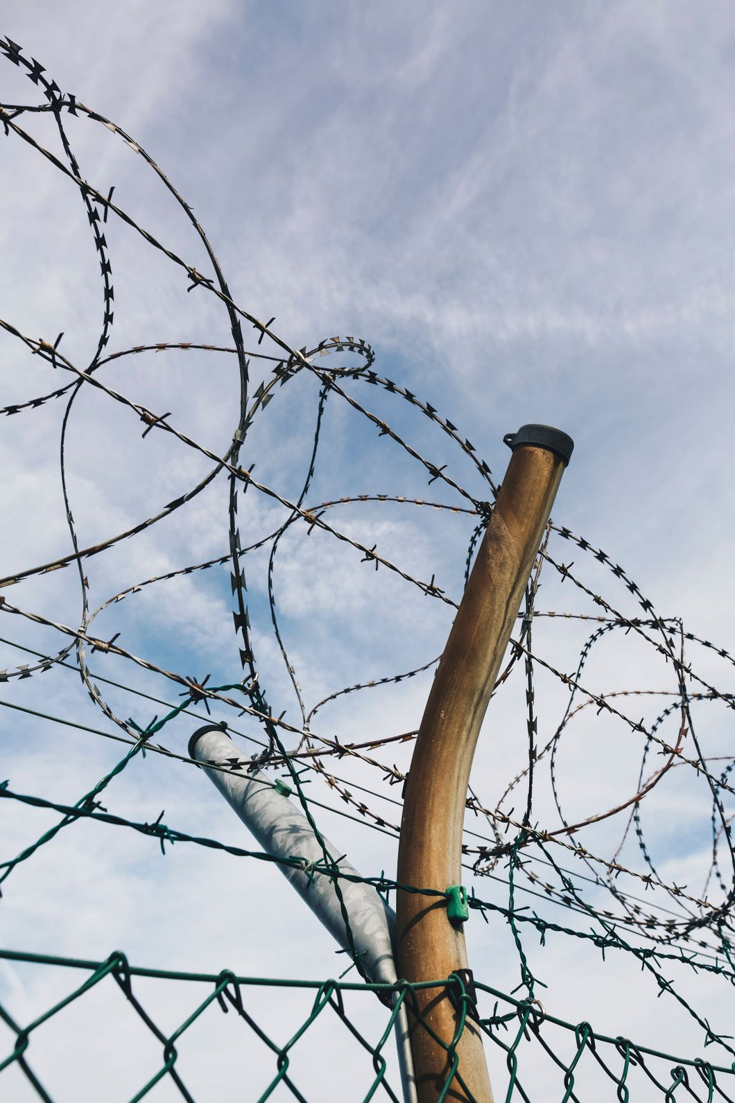 barbed wire Photo by Markus Spiske on Unsplash